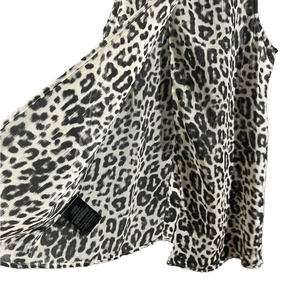Leopard print Guess blouse size small,open back - Picture 3 of 6
